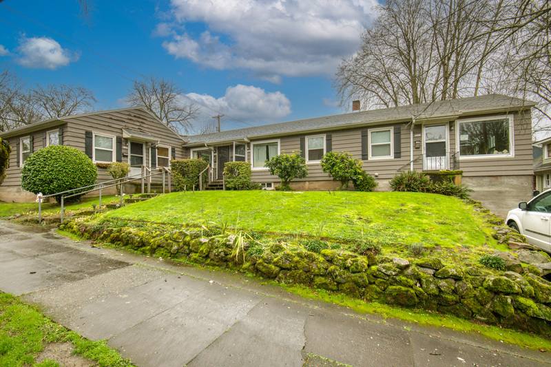 Apartment for rent at 3242-3248 SE Alder Court #32425, Portland, OR 97214