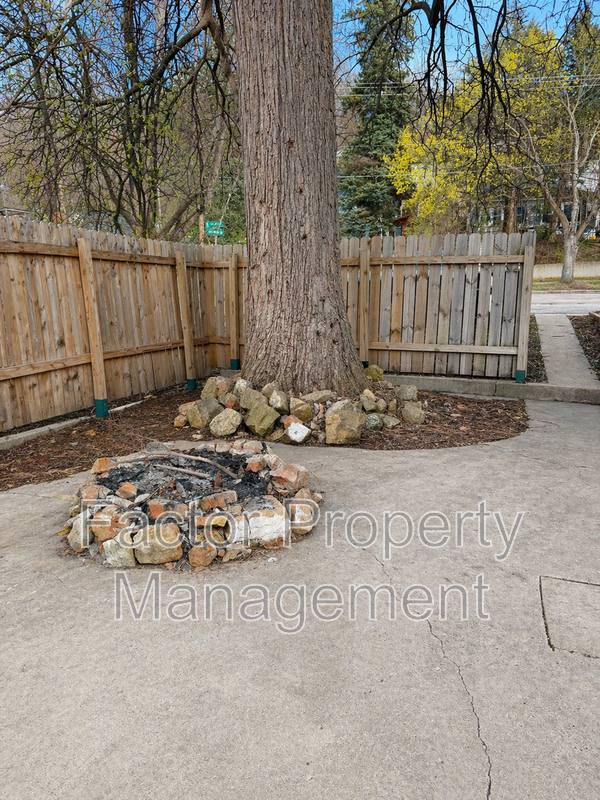 Apartment for rent at 328 N 6th St #2, Mankato, MN 56001
