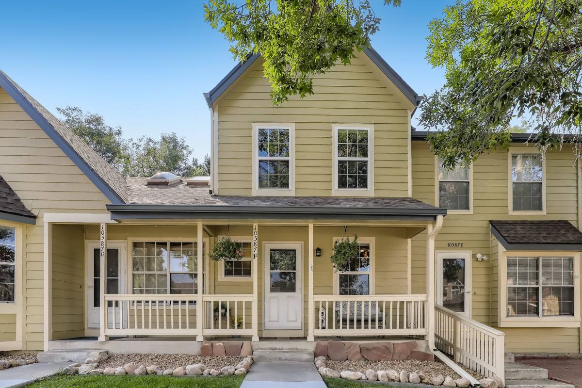 Townhouse for rent at 10587 W Maplewood Dr, Littleton, CO 80127