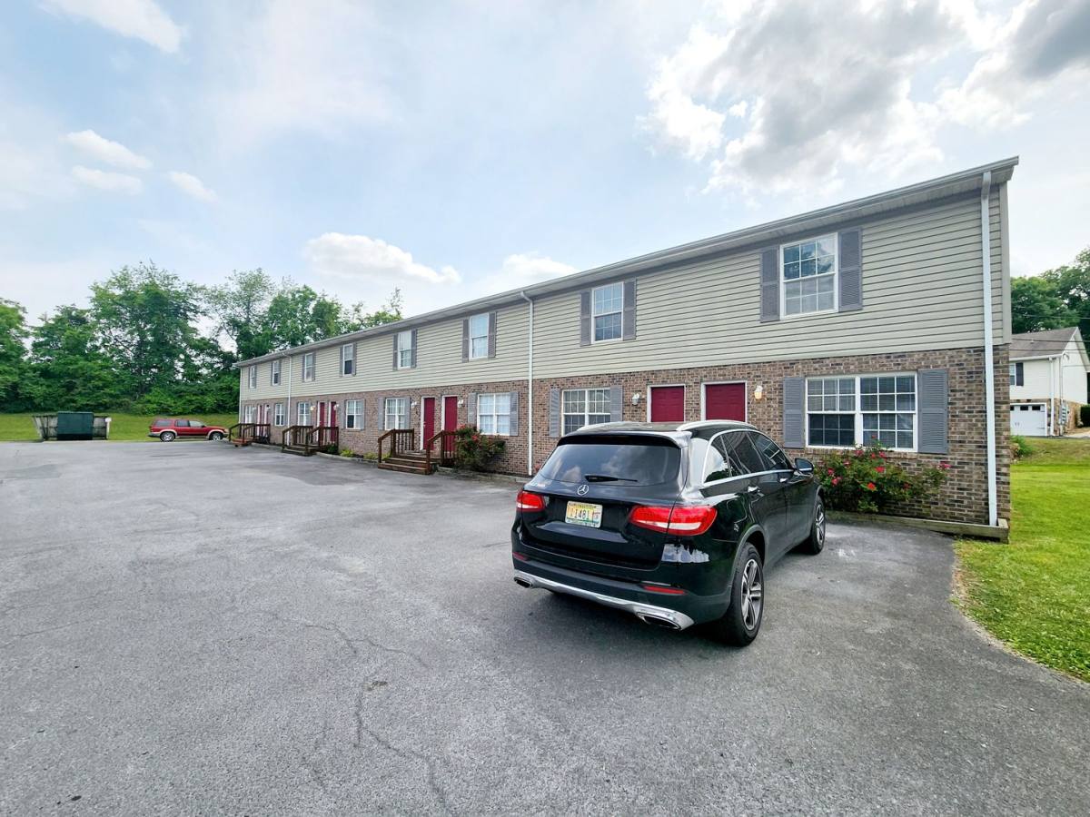 Townhouse for rent at 180 E Grande Ave, Johnson City, TN 37601