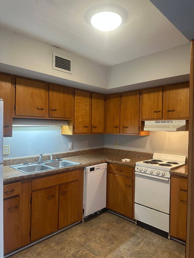 Apartment for rent at 300-315 Moundale Court, Winchester, KY 40391