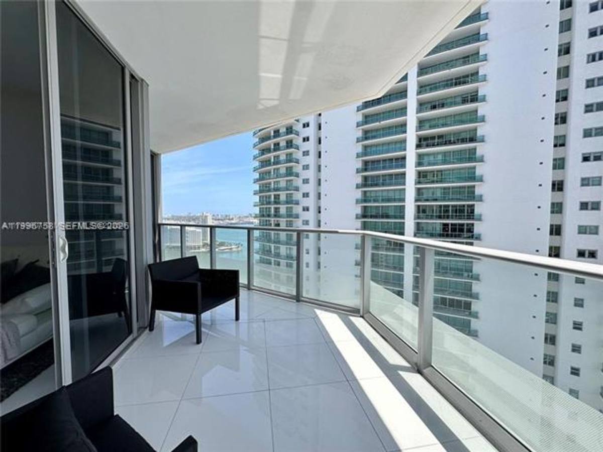 1300 Brickell Bay Dr, Miami, FL 33131 - Condo for Rent - Image 9