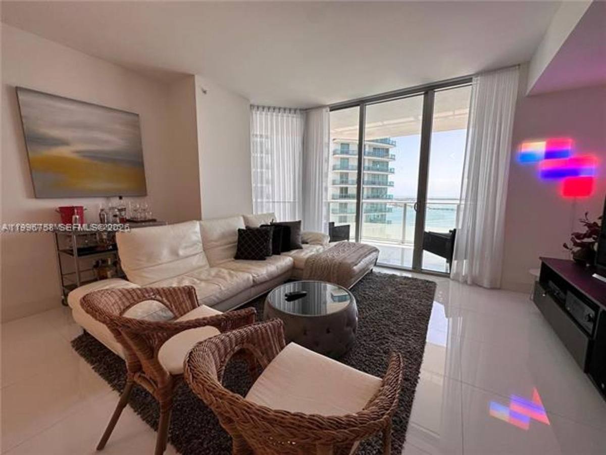 1300 Brickell Bay Dr, Miami, FL 33131 - Condo for Rent - Image 6