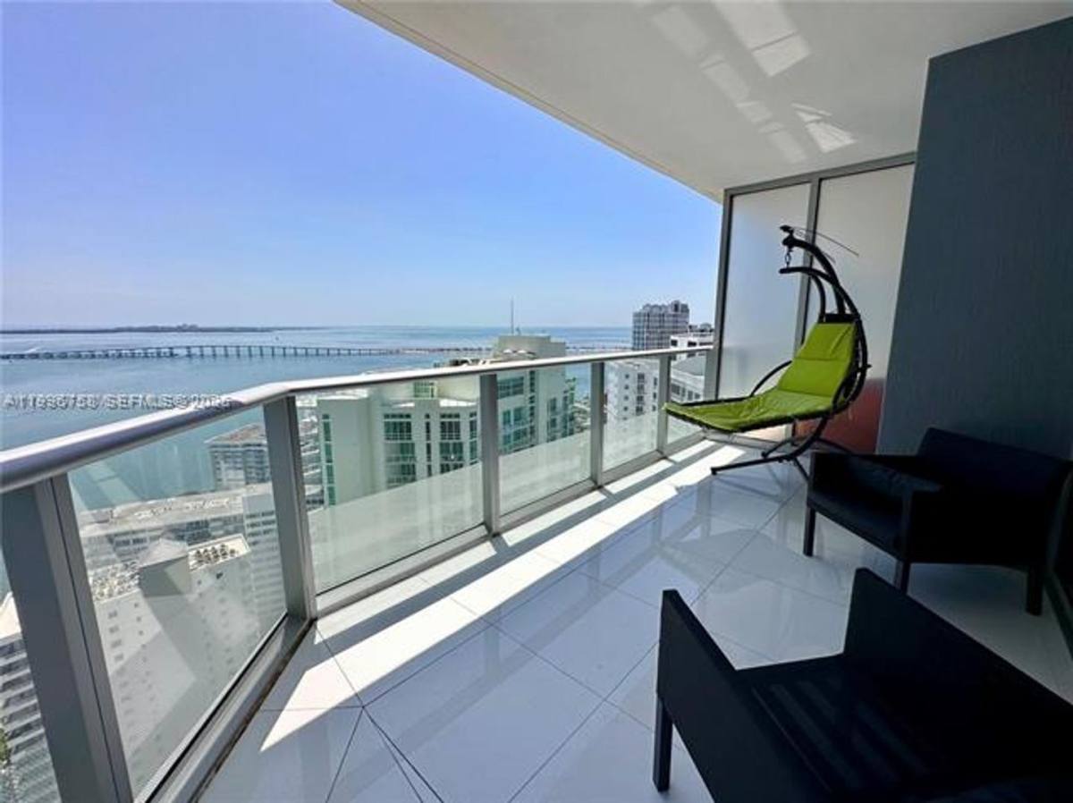 1300 Brickell Bay Dr, Miami, FL 33131 - Condo for Rent - Image 2