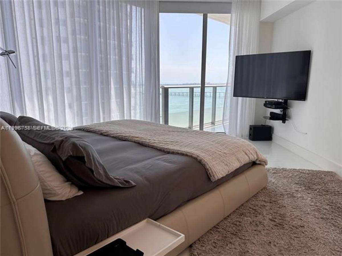 1300 Brickell Bay Dr, Miami, FL 33131 - Condo for Rent - Image 10