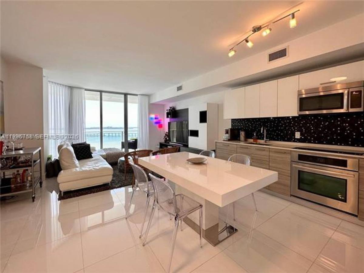 1300 Brickell Bay Dr, Miami, FL 33131 - Condo for Rent - Image 7