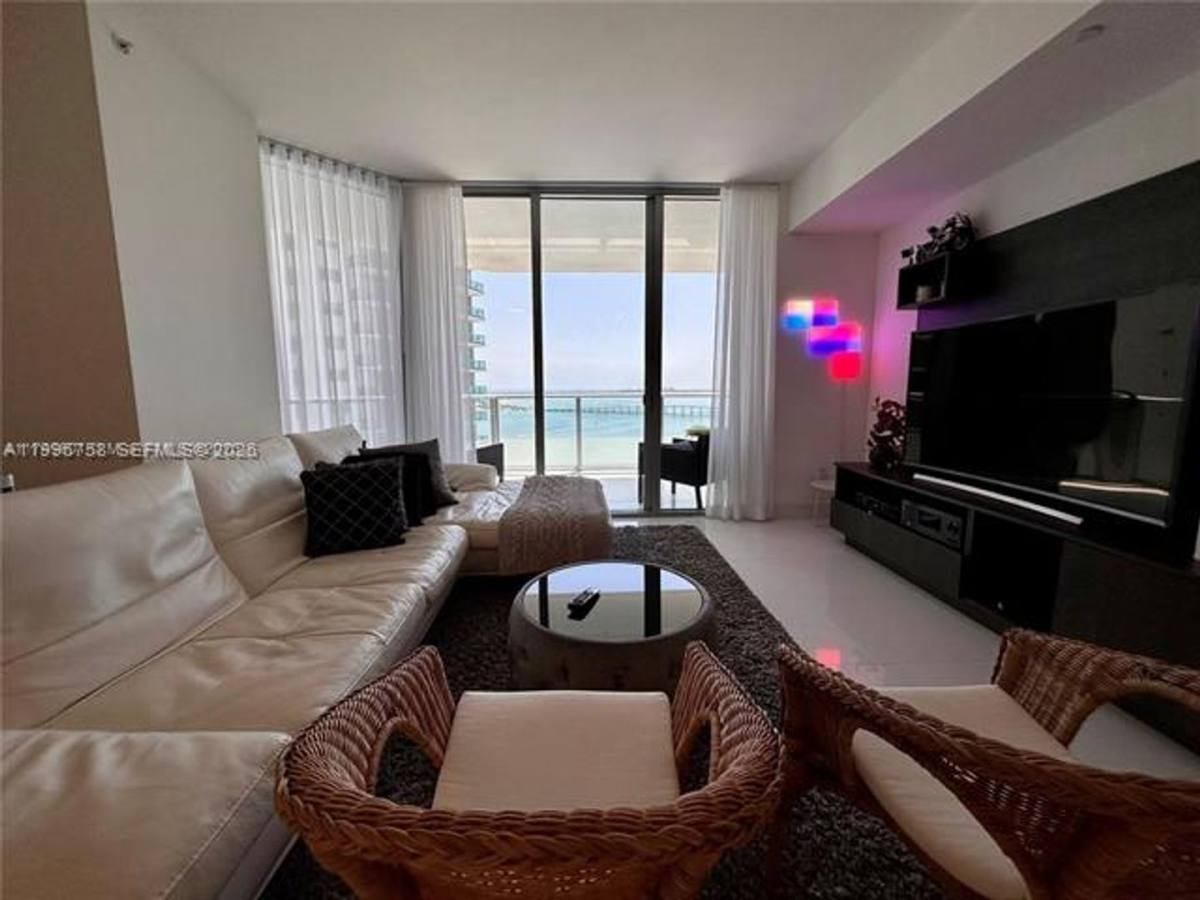 1300 Brickell Bay Dr, Miami, FL 33131 - Condo for Rent - Image 5