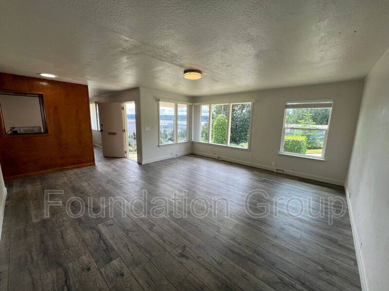 Apartment for rent at 3202 Farragut Ave #2 Upstairs, Bremerton, WA 98312