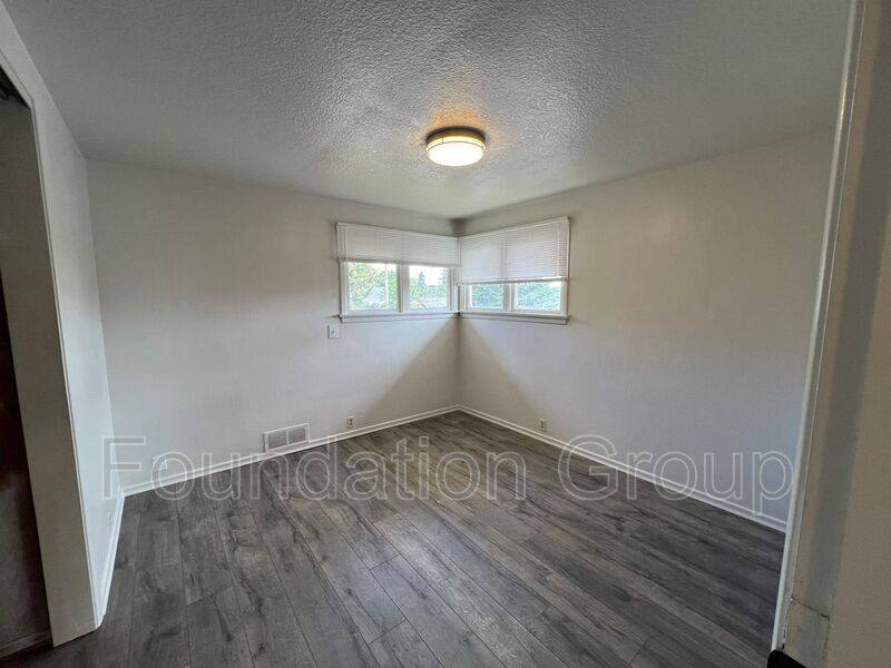 Apartment for rent at 3202 Farragut Ave #2 Upstairs, Bremerton, WA 98312