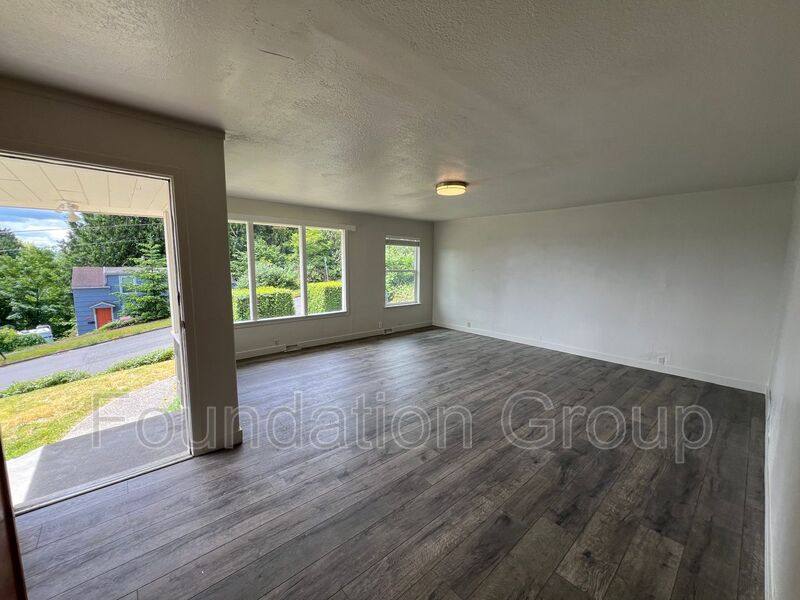 Apartment for rent at 3202 Farragut Ave #2 Upstairs, Bremerton, WA 98312