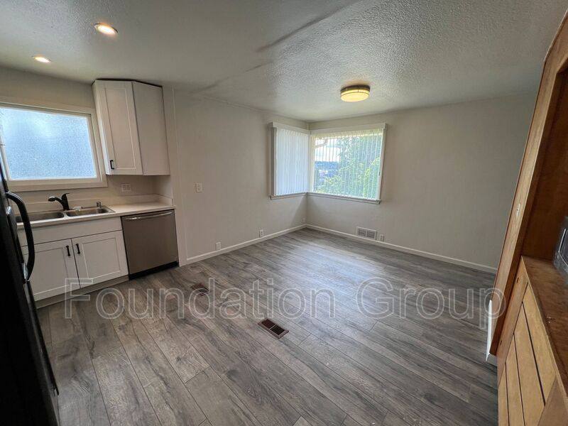 Apartment for rent at 3202 Farragut Ave #2 Upstairs, Bremerton, WA 98312