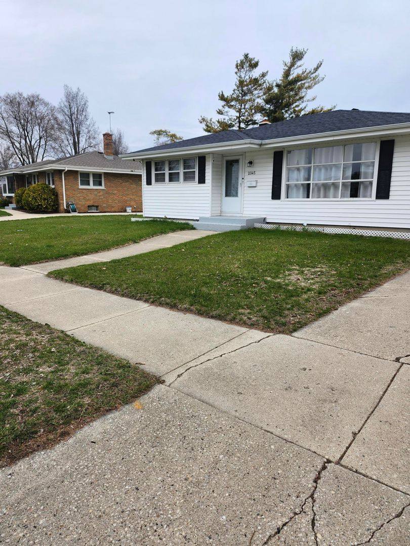 House for rent at 2045 16th Ave, Kenosha, WI 53140
