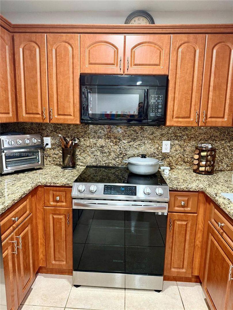 Townhouse for rent at 16811 NW 14th Ave, Miami, FL 33169
