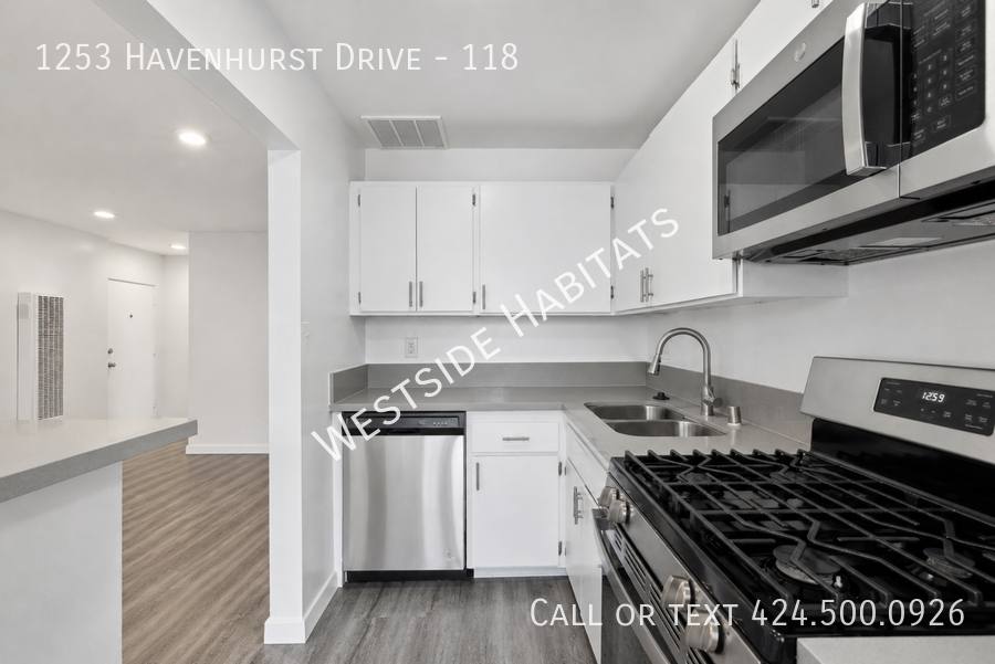 Apartment for rent at 1253 Havenhurst Dr, Los Angeles, CA 90046
