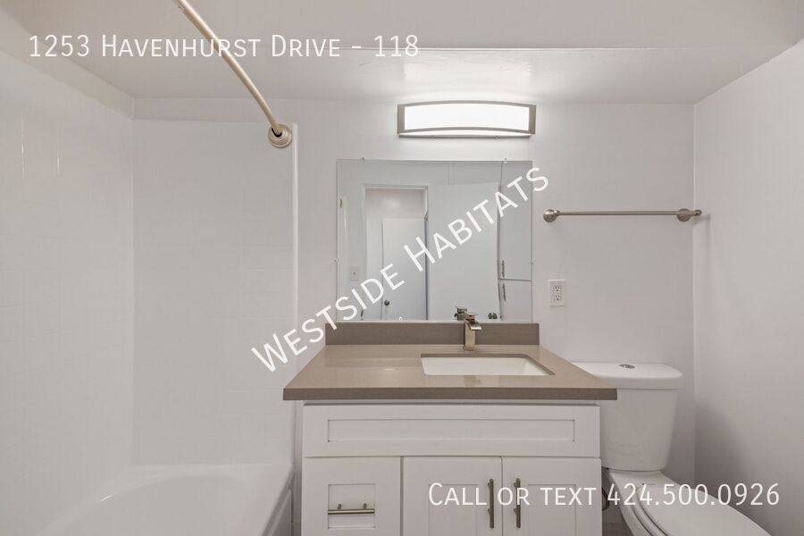 Apartment for rent at 1253 Havenhurst Dr, Los Angeles, CA 90046
