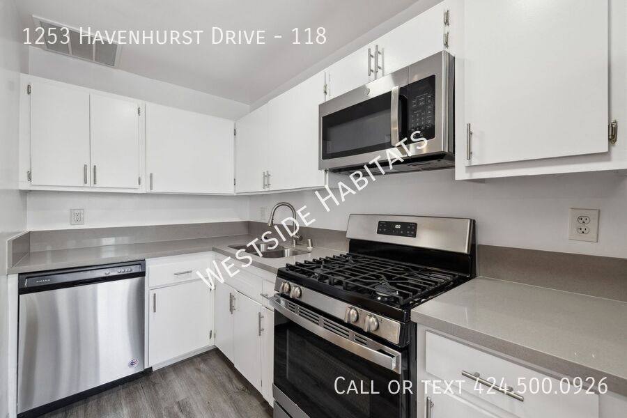 Apartment for rent at 1253 Havenhurst Dr, Los Angeles, CA 90046