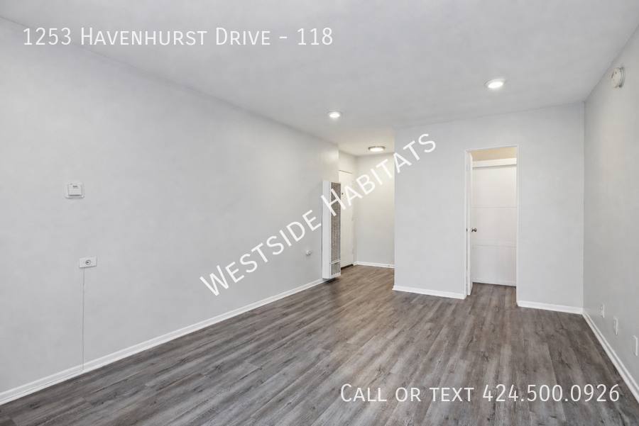 Apartment for rent at 1253 Havenhurst Dr, Los Angeles, CA 90046