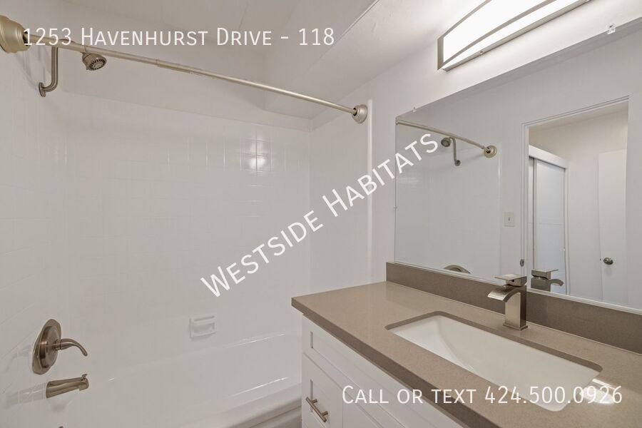 Apartment for rent at 1253 Havenhurst Dr, Los Angeles, CA 90046