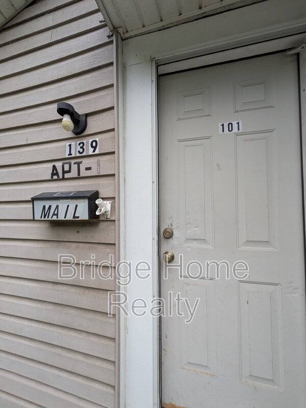 Apartment for rent at 139 N Water Ave #1, Sharon, PA 16146