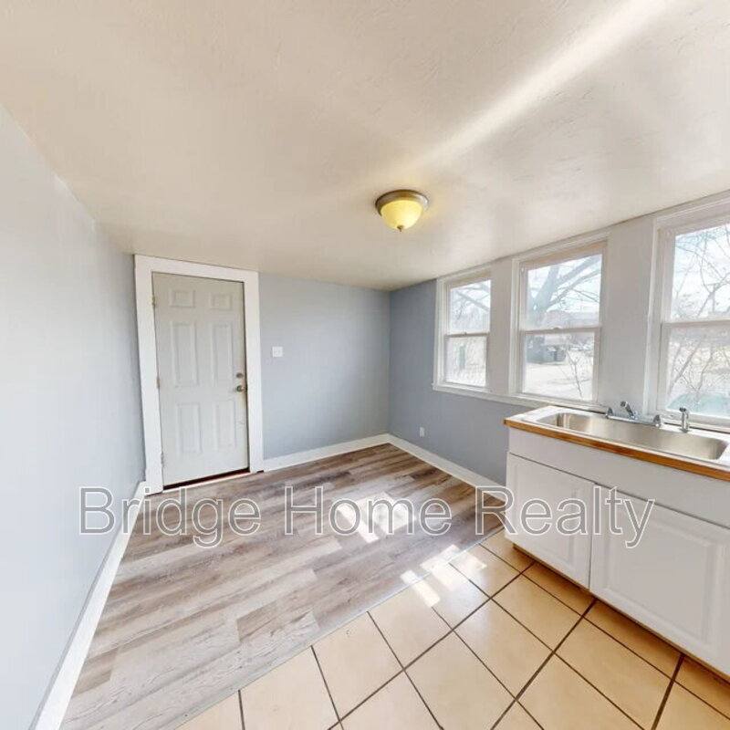Apartment for rent at 139 N Water Ave #1, Sharon, PA 16146