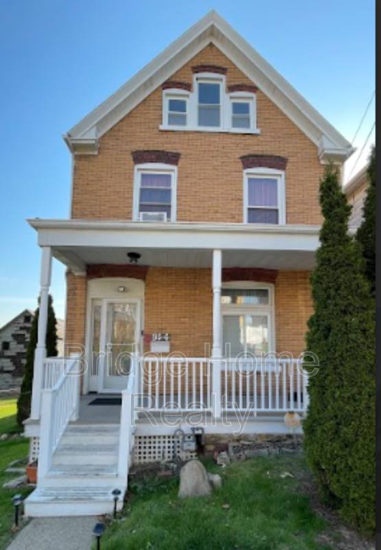 House for rent at 19 S 6th St, Duquesne, PA 15110