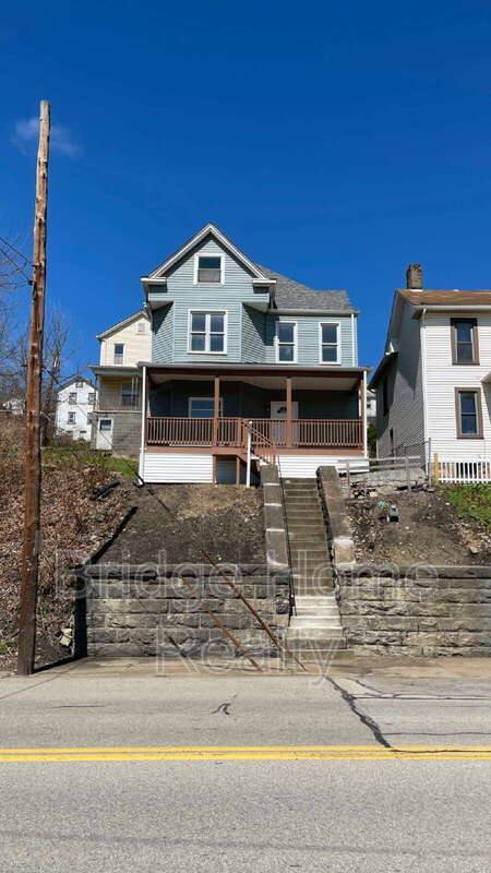 Apartment for rent at 424 W 7th Ave #2, Tarentum, PA 15084