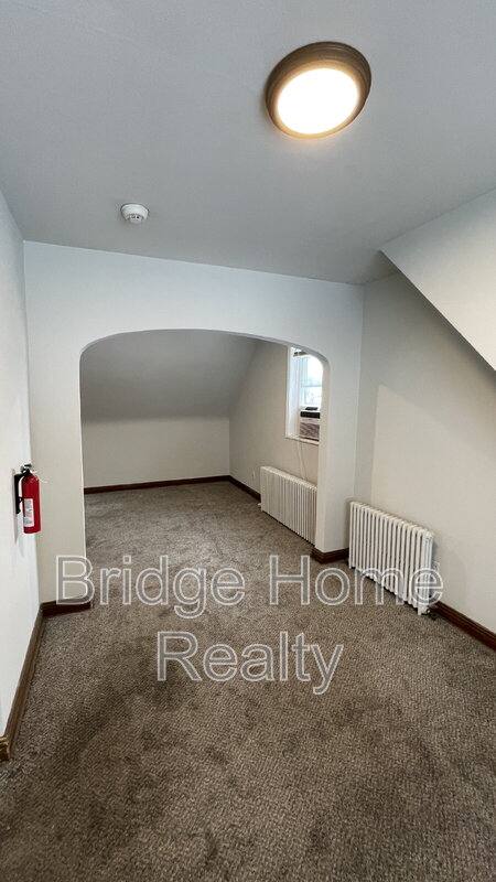 Apartment for rent at 814 Green St #2, Greensburg, PA 15601