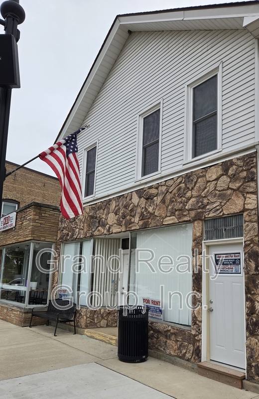 Apartment for rent at 129 Cedar Ave #2R, Lake Villa, IL 60046