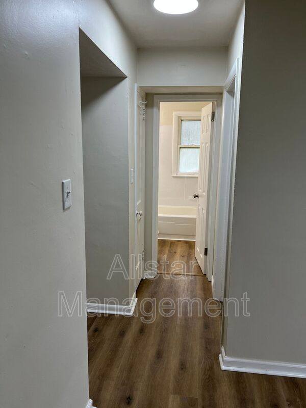 Apartment for rent at 936 S Central Dr, Lorain, OH 44052
