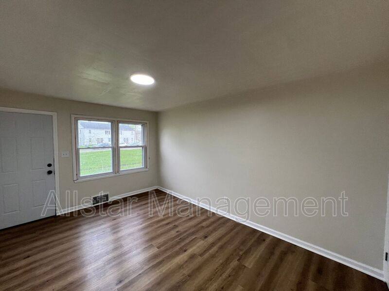 Apartment for rent at 936 S Central Dr, Lorain, OH 44052