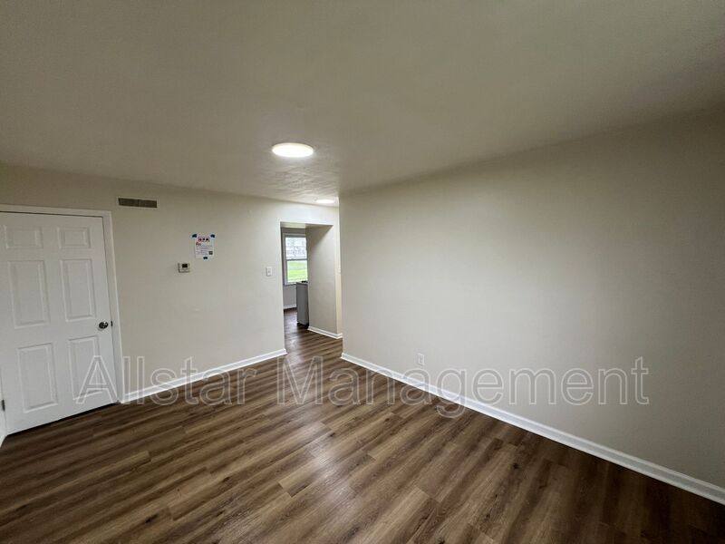 Apartment for rent at 936 S Central Dr, Lorain, OH 44052