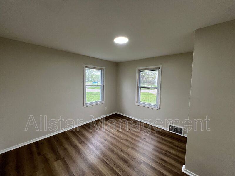 Apartment for rent at 936 S Central Dr, Lorain, OH 44052