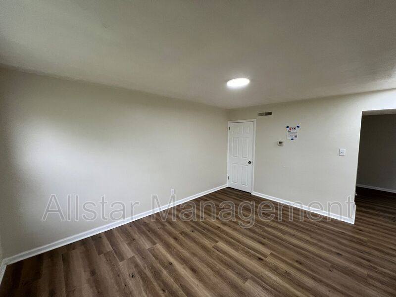 Apartment for rent at 936 S Central Dr, Lorain, OH 44052