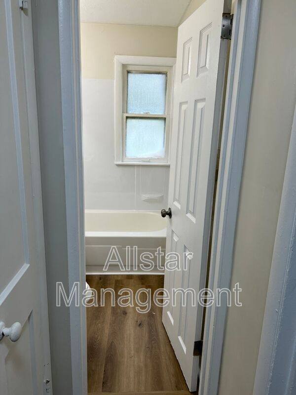 Apartment for rent at 936 S Central Dr, Lorain, OH 44052