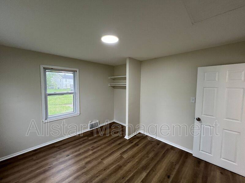 Apartment for rent at 936 S Central Dr, Lorain, OH 44052