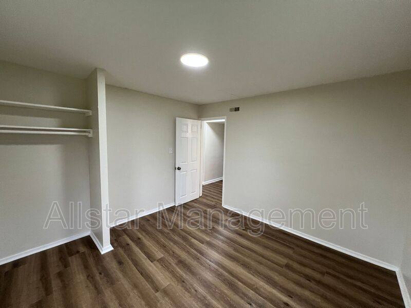 Apartment for rent at 936 S Central Dr, Lorain, OH 44052