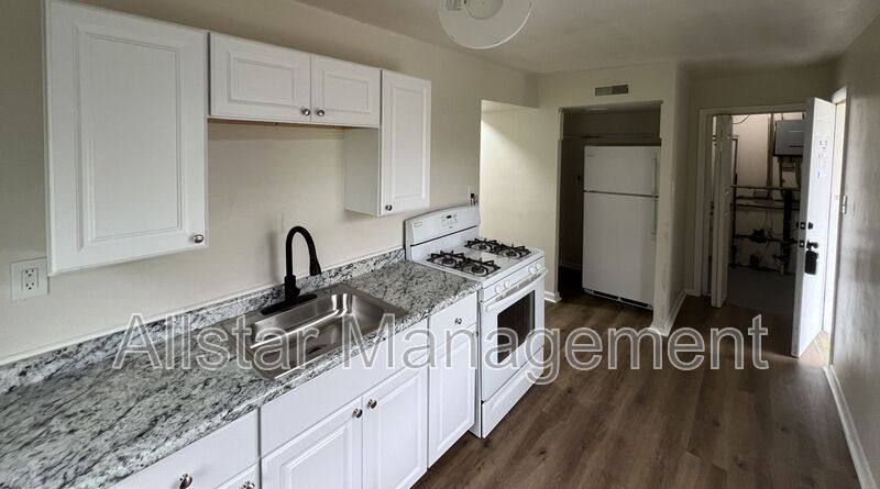 Apartment for rent at 936 S Central Dr, Lorain, OH 44052