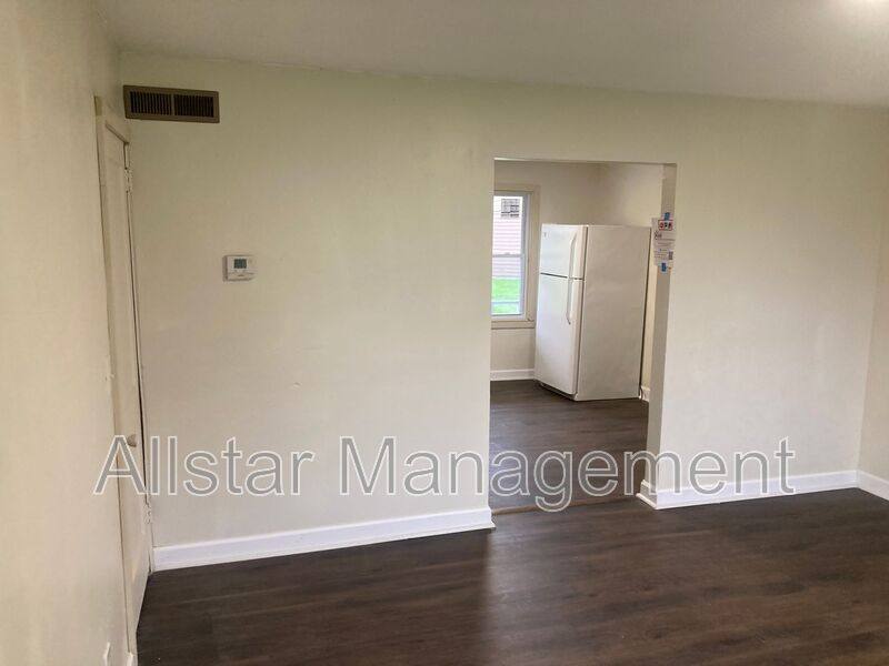 Apartment for rent at 944 S Central Dr, Lorain, OH 44052