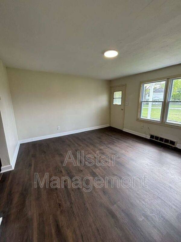 Apartment for rent at 944 S Central Dr, Lorain, OH 44052