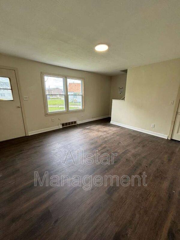 Apartment for rent at 944 S Central Dr, Lorain, OH 44052