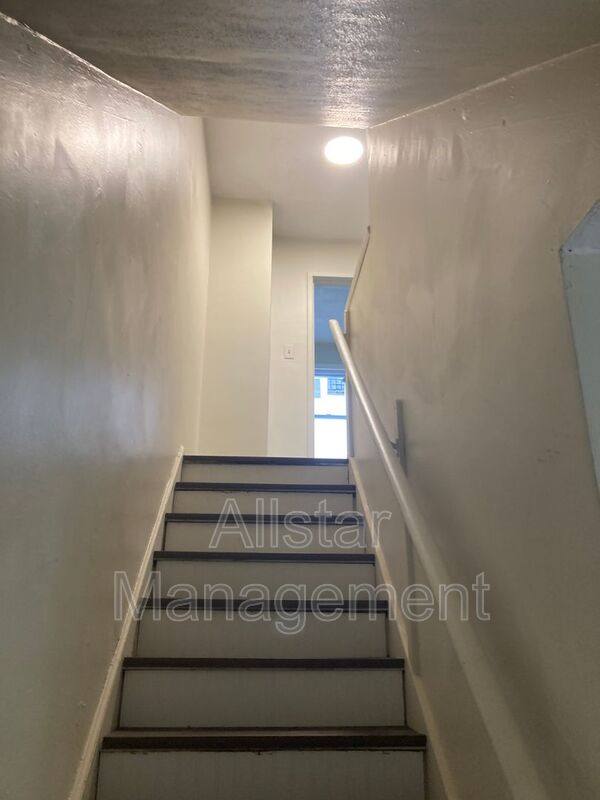 Apartment for rent at 944 S Central Dr, Lorain, OH 44052