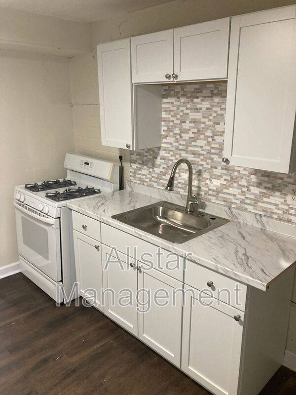 Apartment for rent at 944 S Central Dr, Lorain, OH 44052