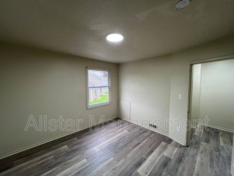 Apartment for rent at 942 S Central Dr, Lorain, OH 44052