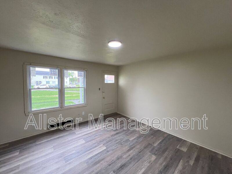 Apartment for rent at 942 S Central Dr, Lorain, OH 44052