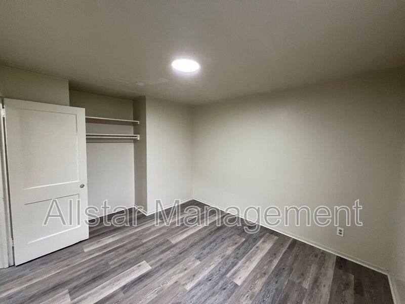Apartment for rent at 942 S Central Dr, Lorain, OH 44052