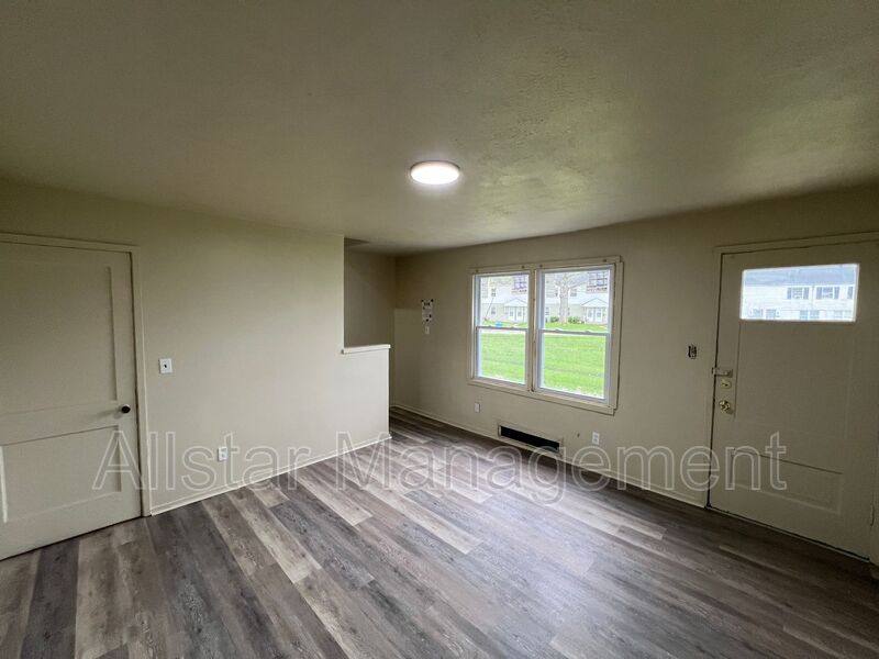 Apartment for rent at 942 S Central Dr, Lorain, OH 44052