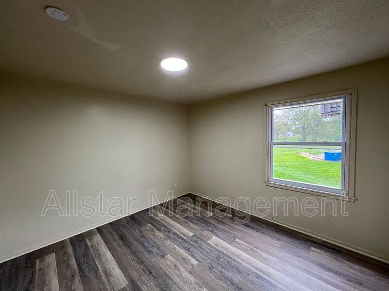 Apartment for rent at 942 S Central Dr, Lorain, OH 44052