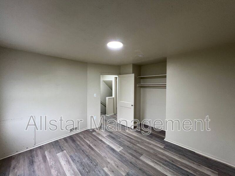 Apartment for rent at 942 S Central Dr, Lorain, OH 44052