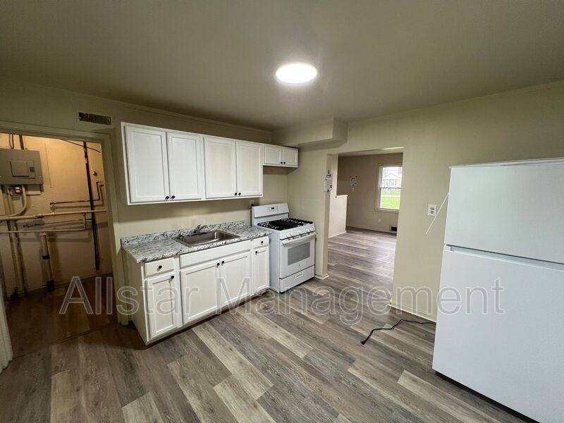 Apartment for rent at 942 S Central Dr, Lorain, OH 44052
