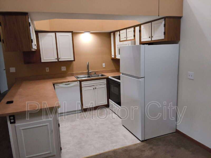 Condo for rent at 30512 Oakridge Manor Dr, Roseville, MI 48066